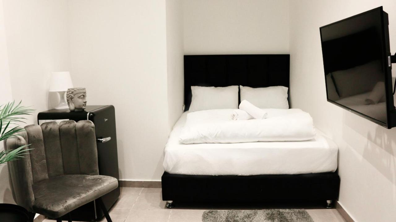 Underground Hotel Tel Aviv Bagian luar foto