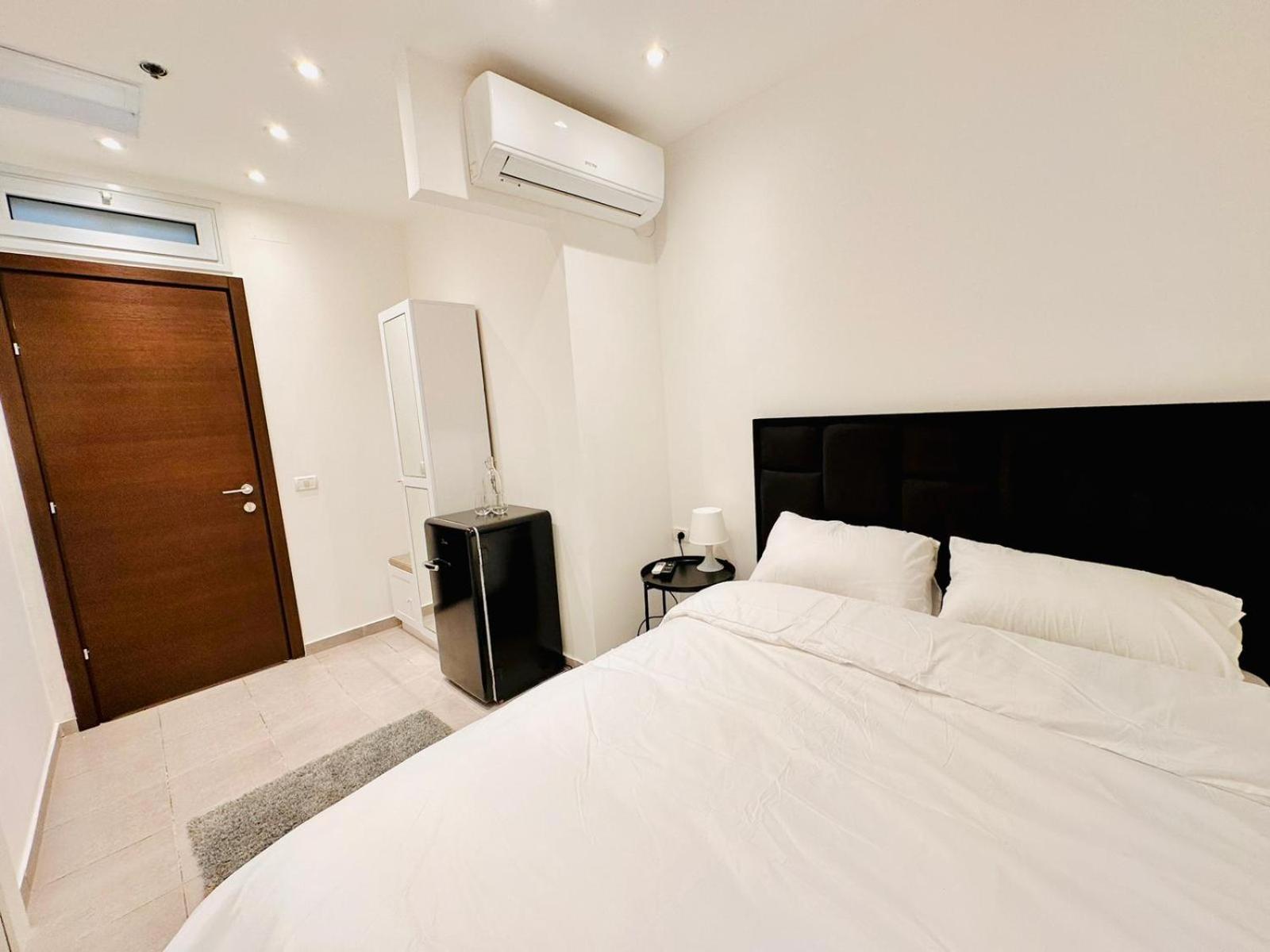 Underground Hotel Tel Aviv Bagian luar foto